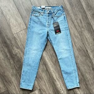 *SOLD* NWT Levi’s Wedgie Tapered Leg jeans
